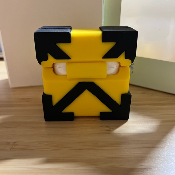 Off-White Arrow AirPod Pro Case - Picture 5 of 7